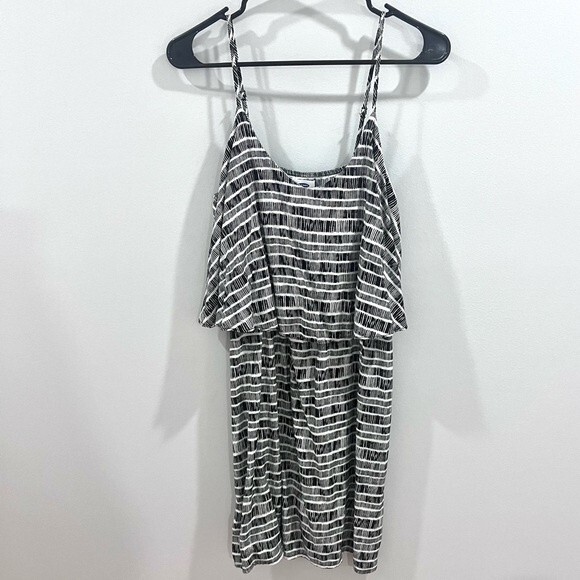 Old Navy black and white ruffle top sundress size medium - Picture 2 of 5